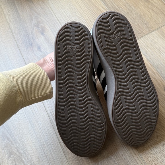 Adidas - Picture 2 of 3